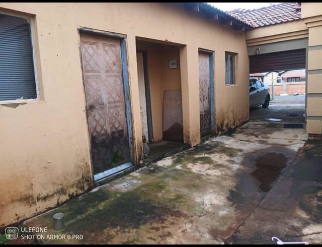 3 BEDROOM HOUSE FOR SALE IN PHUMULA